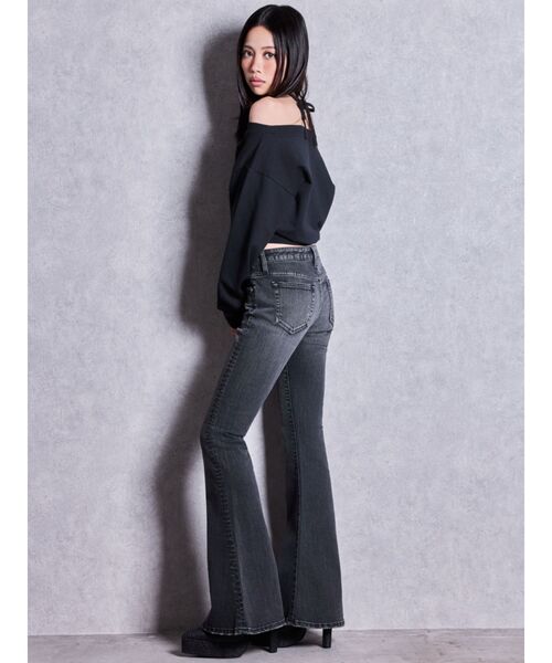 GYDA（ジェイダ）の「フロントクロスストラップオフショルショートスウェットトップス（スウェット・レディース・チャコールグレー/ブラック/オフホワイト・FREE）」の12枚目の写真