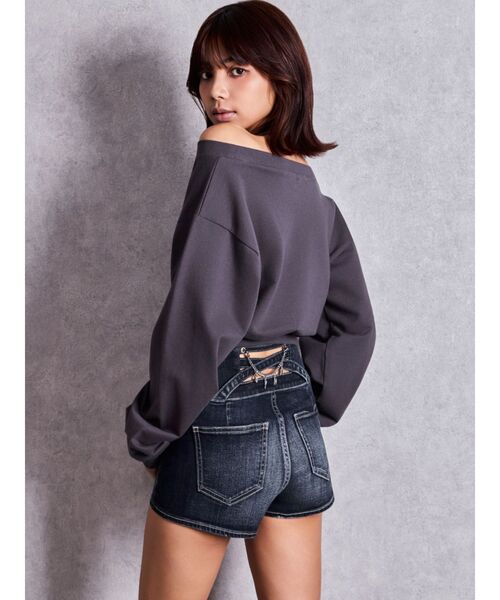 GYDA（ジェイダ）の「フロントクロスストラップオフショルショートスウェットトップス（スウェット・レディース・チャコールグレー/ブラック/オフホワイト・FREE）」の14枚目の写真