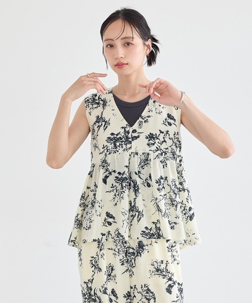 earth music&ecology(アースミュージックアンドエコロジー)の「前後2WAYフラワーノースリーブブラウス(シャツ/ブラウス・レディース・ブラック/アイボリー・FREE)」の7枚目の写真