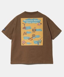 Mountain Mania（マウンテンマニア）の「Mountain Mania/マウンテンマニア　オリジナル天竺 プリントTEE -Diner Menu-（Tシャツ/カットソー）」