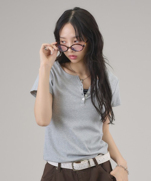 apres jour mignon（アプレジュールミニョン）の「ヘンリーリブTトップス（Tシャツ/カットソー・レディース・ネイビー/杢グレー/ホワイト系その他/ブルー/ブラウン系その他/オフホワイト/レッド・LARGE/フリー）」の16枚目の写真