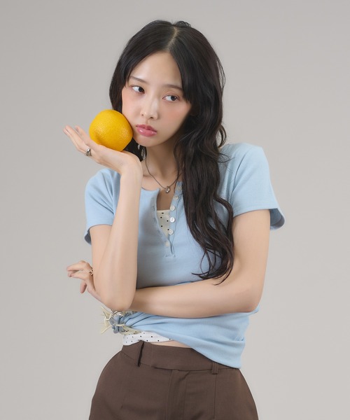 apres jour mignon（アプレジュールミニョン）の「ヘンリーリブTトップス（Tシャツ/カットソー・レディース・ネイビー/杢グレー/ホワイト系その他/ブルー/ブラウン系その他/オフホワイト/レッド・LARGE/フリー）」の21枚目の写真