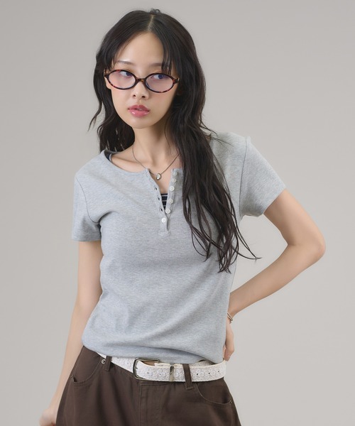 apres jour mignon（アプレジュールミニョン）の「ヘンリーリブTトップス（Tシャツ/カットソー・レディース・ネイビー/杢グレー/ホワイト系その他/ブルー/ブラウン系その他/オフホワイト/レッド・LARGE/フリー）」の9枚目の写真