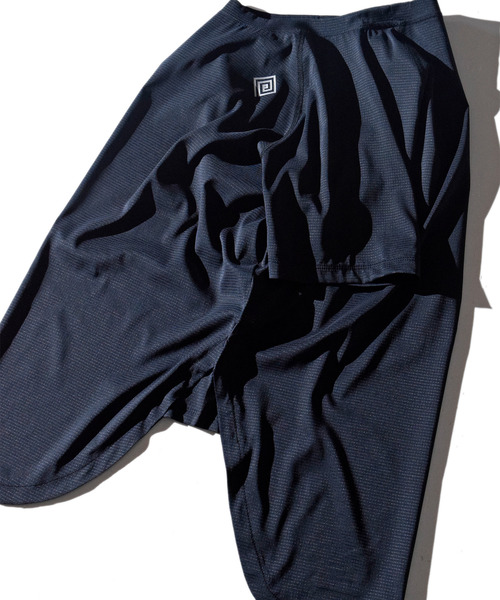 ELDORESO(エルドレッソ)の「Transform Tee / トランスフォームT(Tシャツ/カットソー・メンズ・ブラック・LARGE/MEDIUM)」の4枚目の写真