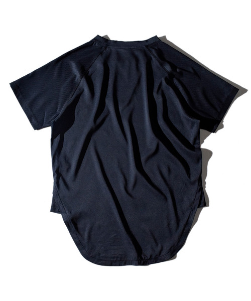 ELDORESO(エルドレッソ)の「Transform Tee / トランスフォームT(Tシャツ/カットソー・メンズ・ブラック・LARGE/MEDIUM)」の2枚目の写真
