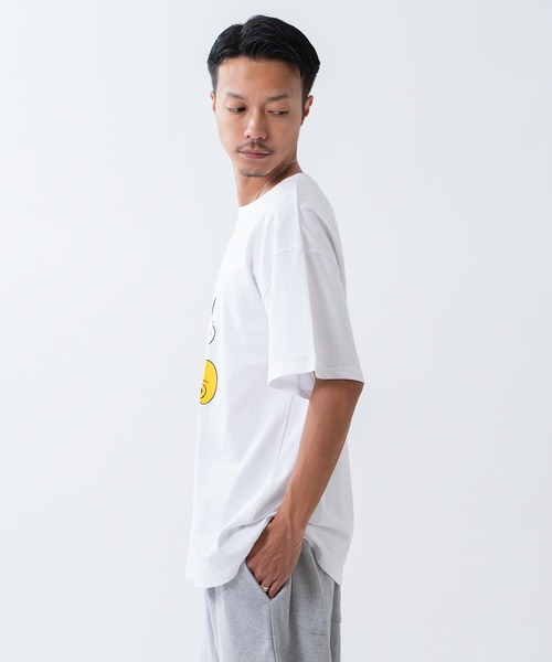 MICKEY MOUSE（ミッキーマウス）の「【MICKEY MOUSE】ミッキーマウス オーバーサイズ 半袖Ｔシャツ（Tシャツ/カットソー・メンズ・グレー/ホワイト系/ホワイト/ネイビー系・LARGE/MEDIUM/X-LARGE）」の6枚目の写真