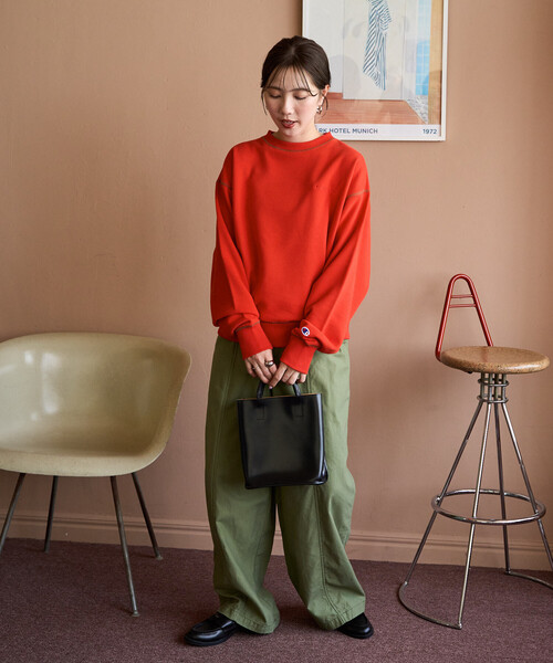 FREAK'S STORE(フリークスストア)の「限定展開 Champion × FREAK'S STORE/チャンピオン 別注 配色 ステッチ クルーネック スウェット(スウェット・レディース・ライトグレー/ブラック/レッド/ネイビー/グレー・フリ-)」の8枚目の写真