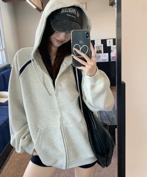 Teem Store(チームストア)の「ショルダーパイピングライン ジップパーカー(パーカー・レディース・グレー・M)」の3枚目の写真