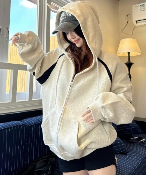 Teem Store(チームストア)の「ショルダーパイピングライン ジップパーカー(パーカー・レディース・グレー・M)」の4枚目の写真
