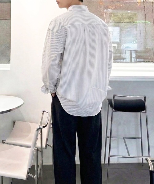 Otte(オッテ)の「ピンストライプルーズシャツ(シャツ/ブラウス・メンズ・ホワイト/ブルー・MEDIUM/LARGE)」の7枚目の写真