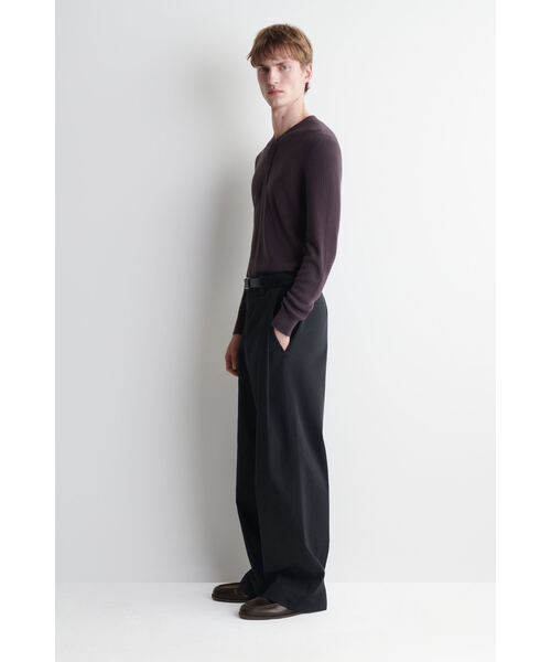COS(コス)の「リブニット ヘンリーネックトップ(ニット/セーター・メンズ・ブラウン系その他/ブラック・M/XS/S/L/XL)」の3枚目の写真