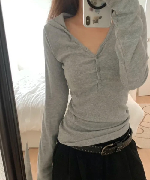 VIVID LADY(ビビッドレディー)の「フード付き シャーリング リブ長袖トップス(Tシャツ/カットソー・レディース・チャコールグレー/ブラック/グレー/アイボリー・FREE)」の18枚目の写真