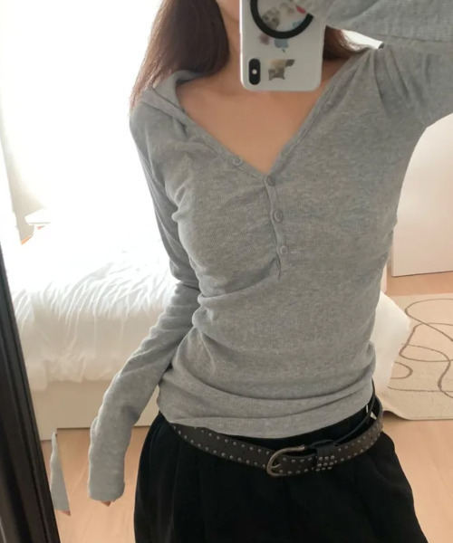 VIVID LADY(ビビッドレディー)の「フード付き シャーリング リブ長袖トップス(Tシャツ/カットソー・レディース・チャコールグレー/ブラック/グレー/アイボリー・FREE)」の19枚目の写真