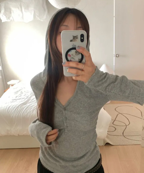 VIVID LADY(ビビッドレディー)の「フード付き シャーリング リブ長袖トップス(Tシャツ/カットソー・レディース・チャコールグレー/ブラック/グレー/アイボリー・FREE)」の22枚目の写真