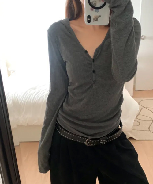 VIVID LADY(ビビッドレディー)の「フード付き シャーリング リブ長袖トップス(Tシャツ/カットソー・レディース・チャコールグレー/ブラック/グレー/アイボリー・FREE)」の8枚目の写真