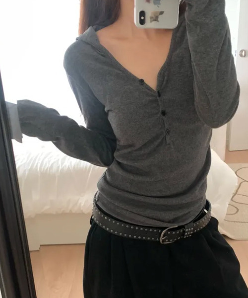 VIVID LADY(ビビッドレディー)の「フード付き シャーリング リブ長袖トップス(Tシャツ/カットソー・レディース・チャコールグレー/ブラック/グレー/アイボリー・FREE)」の9枚目の写真