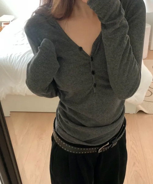 VIVID LADY(ビビッドレディー)の「フード付き シャーリング リブ長袖トップス(Tシャツ/カットソー・レディース・チャコールグレー/ブラック/グレー/アイボリー・FREE)」の14枚目の写真
