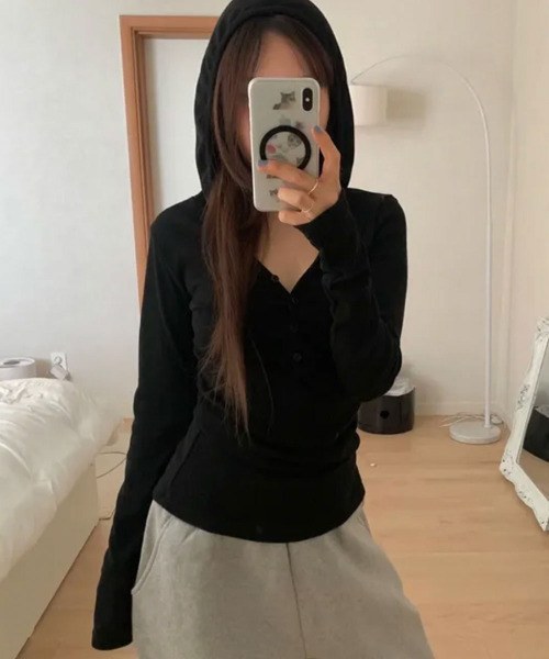 VIVID LADY(ビビッドレディー)の「フード付き シャーリング リブ長袖トップス(Tシャツ/カットソー・レディース・チャコールグレー/ブラック/グレー/アイボリー・FREE)」の5枚目の写真