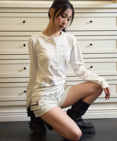 PRENDA(プレンダ)の「DEPT NUMBERING ヘンリー長袖Tシャツ ホワイト(Tシャツ/カットソー・レディース・その他・FREE)」の1枚目の写真