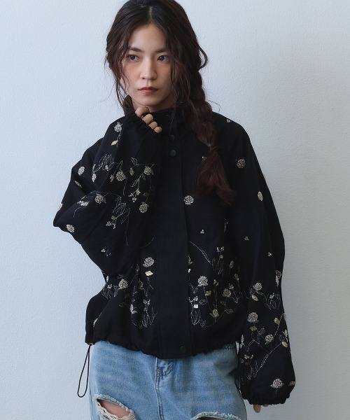 Clum（クルム）の「floral embroidery drawstring zip up jacket / フラワー刺繍ドロストジップアップジャケット（ブルゾン・レディース・ブラック・FREE）」の5枚目の写真