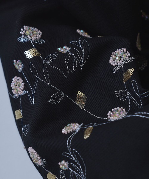 Clum（クルム）の「floral embroidery drawstring zip up jacket / フラワー刺繍ドロストジップアップジャケット（ブルゾン・レディース・ブラック・FREE）」の10枚目の写真