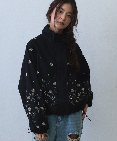 Clum（クルム）の「floral embroidery drawstring zip up jacket / フラワー刺繍ドロストジップアップジャケット（ブルゾン・レディース・ブラック・FREE）」の11枚目の写真