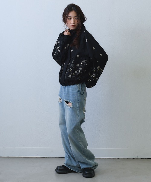 Clum（クルム）の「floral embroidery drawstring zip up jacket / フラワー刺繍ドロストジップアップジャケット（ブルゾン・レディース・ブラック・FREE）」の3枚目の写真