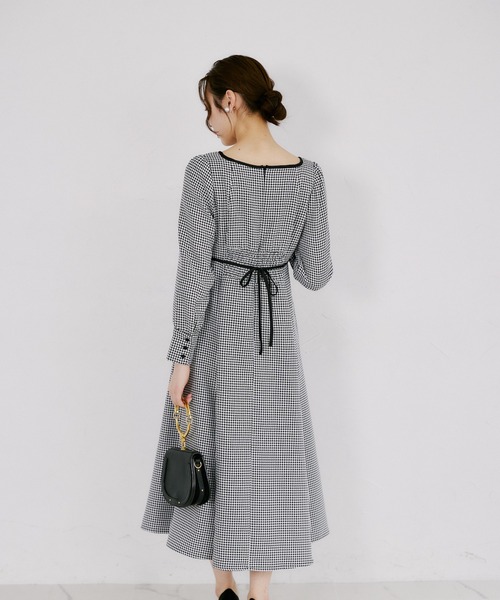 tocco closet(トッコ クローゼット)の「アシメネックリボン千鳥柄ワンピース(ワンピース・レディース・ブラック/ブラウン・M)」の11枚目の写真