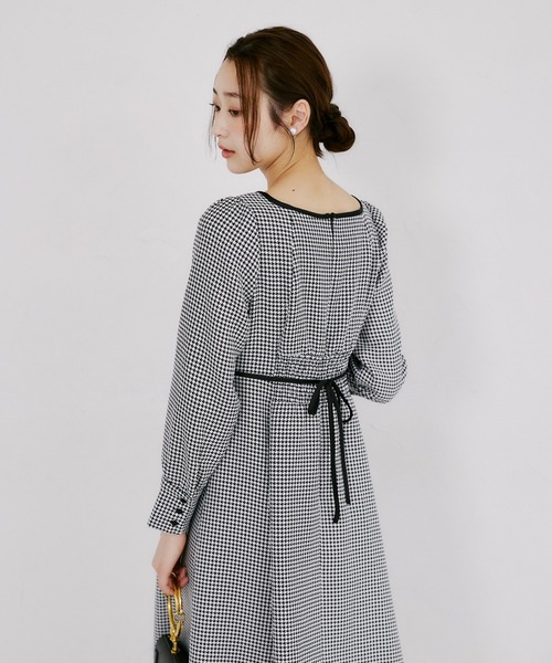 tocco closet(トッコ クローゼット)の「アシメネックリボン千鳥柄ワンピース(ワンピース・レディース・ブラック/ブラウン・M)」の12枚目の写真
