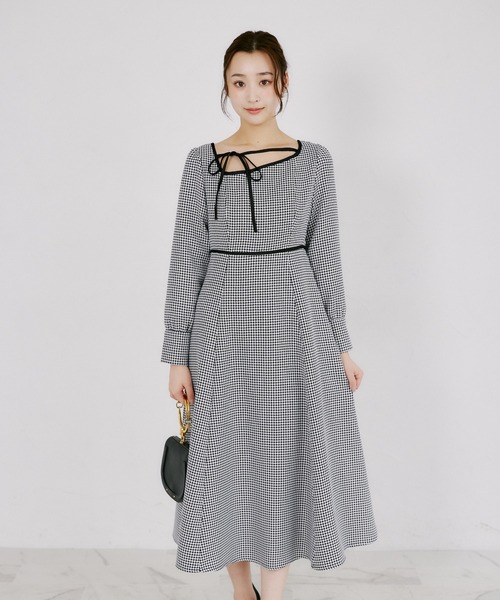 tocco closet(トッコ クローゼット)の「アシメネックリボン千鳥柄ワンピース(ワンピース・レディース・ブラック/ブラウン・M)」の7枚目の写真
