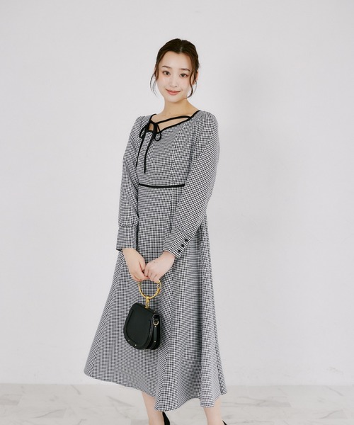 tocco closet(トッコ クローゼット)の「アシメネックリボン千鳥柄ワンピース(ワンピース・レディース・ブラック/ブラウン・M)」の8枚目の写真