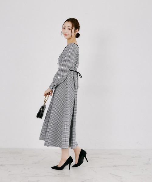 tocco closet(トッコ クローゼット)の「アシメネックリボン千鳥柄ワンピース(ワンピース・レディース・ブラック/ブラウン・M)」の5枚目の写真