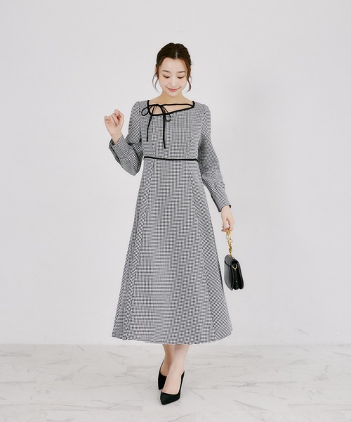 tocco closet(トッコ クローゼット)の「アシメネックリボン千鳥柄ワンピース(ワンピース・レディース・ブラック/ブラウン・M)」の3枚目の写真