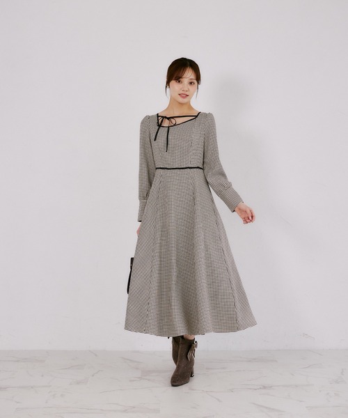 tocco closet(トッコ クローゼット)の「アシメネックリボン千鳥柄ワンピース(ワンピース・レディース・ブラック/ブラウン・M)」の13枚目の写真