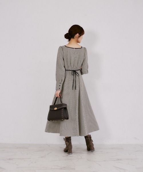 tocco closet(トッコ クローゼット)の「アシメネックリボン千鳥柄ワンピース(ワンピース・レディース・ブラック/ブラウン・M)」の16枚目の写真