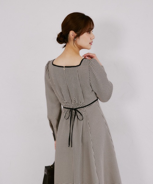 tocco closet(トッコ クローゼット)の「アシメネックリボン千鳥柄ワンピース(ワンピース・レディース・ブラック/ブラウン・M)」の20枚目の写真