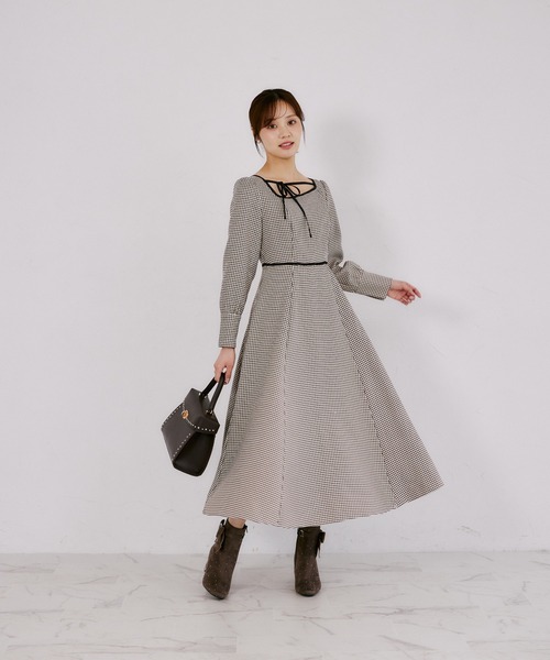 tocco closet(トッコ クローゼット)の「アシメネックリボン千鳥柄ワンピース(ワンピース・レディース・ブラック/ブラウン・M)」の14枚目の写真