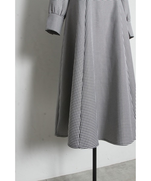 tocco closet(トッコ クローゼット)の「アシメネックリボン千鳥柄ワンピース(ワンピース・レディース・ブラック/ブラウン・M)」の22枚目の写真
