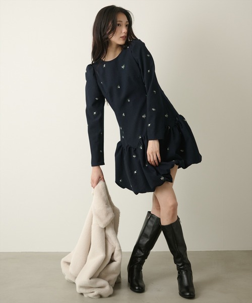 AND COUTURE(アンドクチュール)の「エンブロイダリーバルーンミニワンピース(ワンピース・レディース・ネイビー/ブラウン/グレー・FREE)」の1枚目の写真