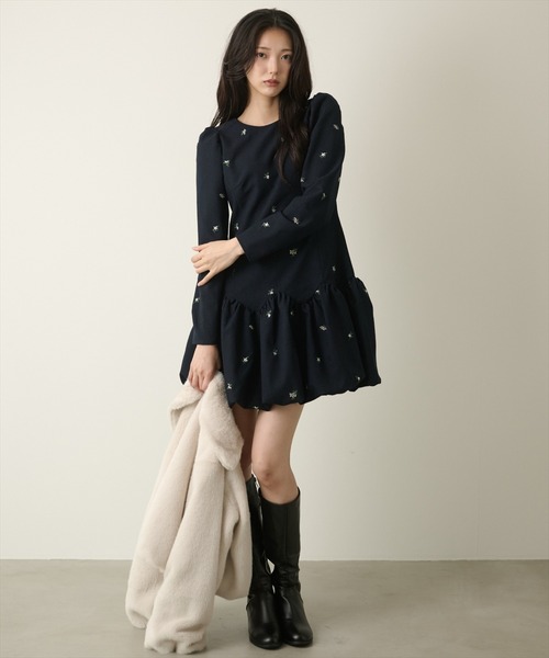 AND COUTURE(アンドクチュール)の「エンブロイダリーバルーンミニワンピース(ワンピース・レディース・ネイビー/ブラウン/グレー・FREE)」の6枚目の写真