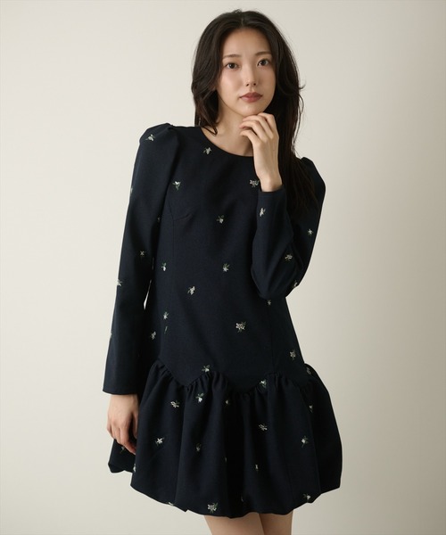 AND COUTURE(アンドクチュール)の「エンブロイダリーバルーンミニワンピース(ワンピース・レディース・ネイビー/ブラウン/グレー・FREE)」の7枚目の写真