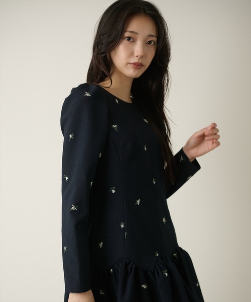 AND COUTURE(アンドクチュール)の「エンブロイダリーバルーンミニワンピース(ワンピース・レディース・ネイビー/ブラウン/グレー・FREE)」の14枚目の写真