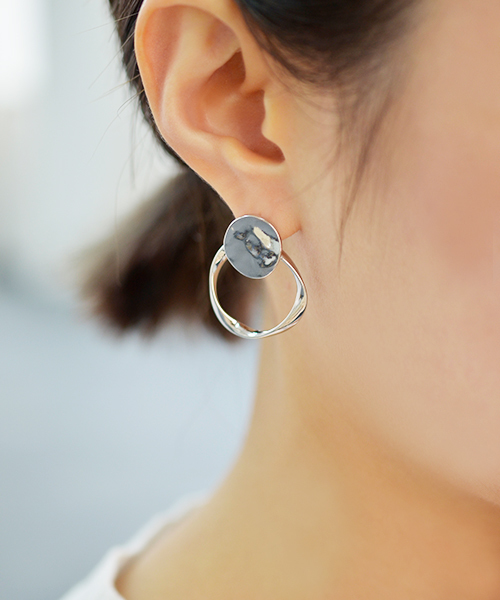 Fun & Daily(ファンアンドデイリー)の「F&D : サークルデザインピアス(ピアス(両耳用)・レディース・シルバー/ゴールド・FREE)」の2枚目の写真