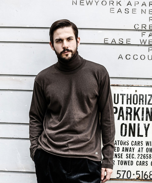 MR.OLIVE（ミスターオリーブ）の「BRAZILIAN COTTON PLAIN STITCH / ONE POINT TURTLE NECK CUT&SEWN（Tシャツ/カットソー・メンズ・ブラック/ネイビー/ブラウン/グレー/オフホワイト・SMALL/MEDIUM/LARGE/X-LARGE）」の16枚目の写真