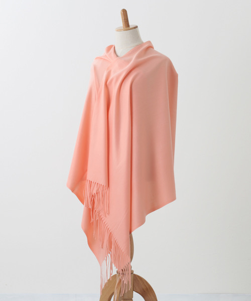 Jubilee Fabric（ジュビリーファブリック）の「大判ストール　スムースマテリアル（ストール/ショール・レディース・レッド/キャメル/ワイン/バーガンディー/ベージュ/マスタード/ピンク/ライトピンク/ホワイト/オフホワイト/アイボリー/ダークベージュ/チェリーピンク・FREE）」の14枚目の写真