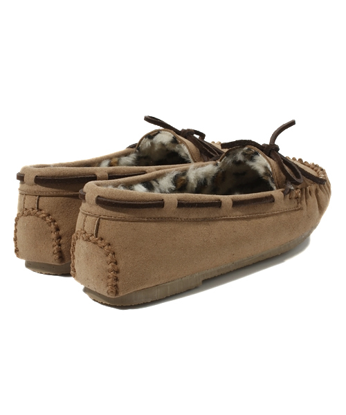 NANO universe（ナノユニバース）の「MINNETONKA/Synthetic Kimmy     Dlipper（モカシン/デッキシューズ・レディース・ダークブラウン/ブラック/キャメル・8/6/7）」の6枚目の写真