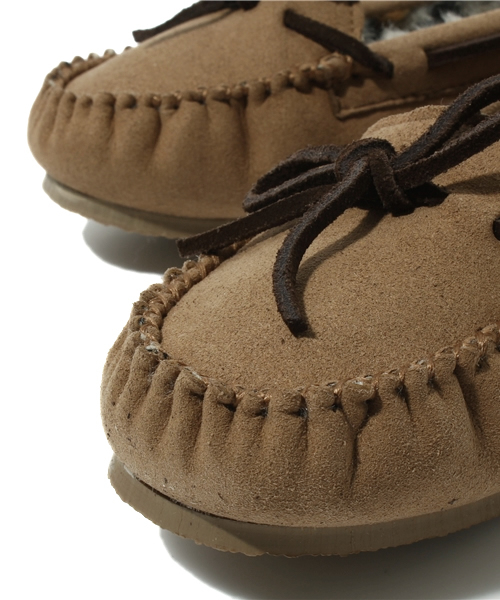 NANO universe（ナノユニバース）の「MINNETONKA/Synthetic Kimmy     Dlipper（モカシン/デッキシューズ・レディース・ダークブラウン/ブラック/キャメル・8/6/7）」の7枚目の写真