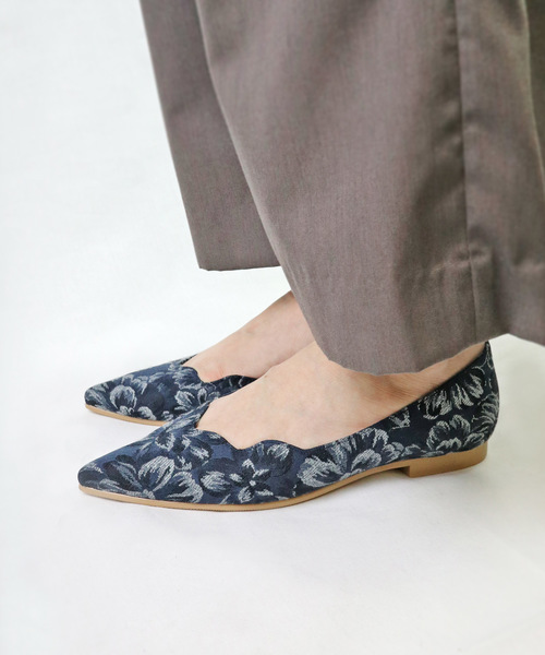 kaori plus＋（カオリプラス）の「フラワーカットフラットパンプス（パンプス・レディース・ブラック/ネイビー/グレイッシュベージュ・22.5cm/23cm/23.5cm/24cm/24.5cm）」の15枚目の写真
