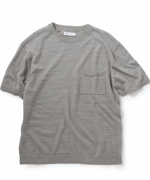 SHIPS JET BLUE（シップスジェットブルー）の「SHIPS JET BLUE:《洗える》リネンストレッチ ニットTシャツ（ニット/セーター・メンズ・ブラック/オリーブ/グレー/レンガ・MEDIUM/LARGE/SMALL/X-SMALL）」の5枚目の写真