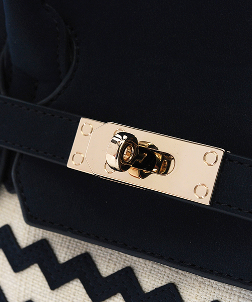 AMBIENT（アンビエント）の「ジグザグトートバック（トートバッグ・レディース・ブラック/ネイビー・FREE）」の6枚目の写真